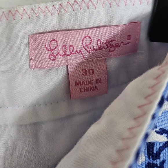 Lilly Pulitzer | Belmont Blue Pop Up Stuffed Shells Mens Shorts - Picture 5 of 5